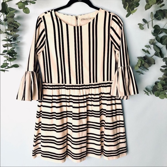 🎉 Alice + Olivia Augusta Striped Dress - Picture 4 of 8